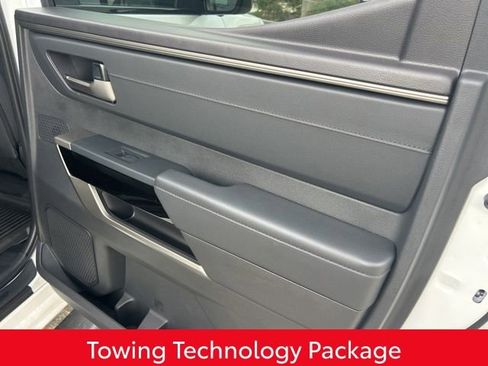 Used 2025 Toyota Tundra Limited AWD/4WD image 10