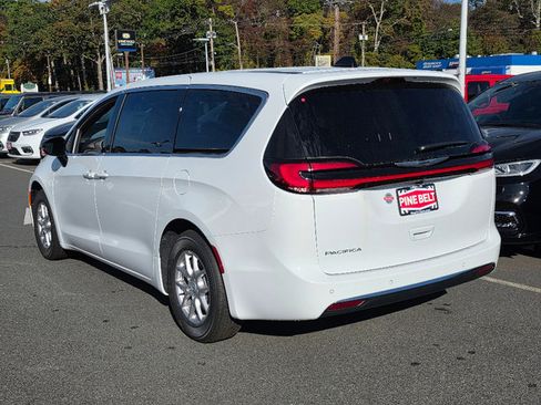New 2026 Chrysler Pacifica Select image 10