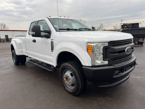 Used 2017 Ford F350 XL w/ Power Equipment Group image 7
