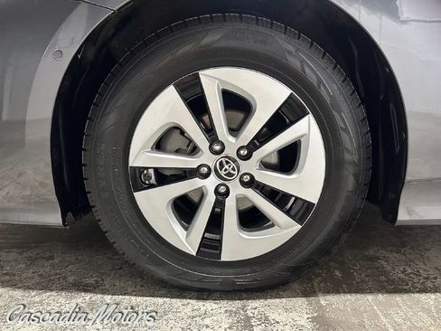 Used 2018 Toyota Prius Four w/ Advanced Technology Package FWD image 29