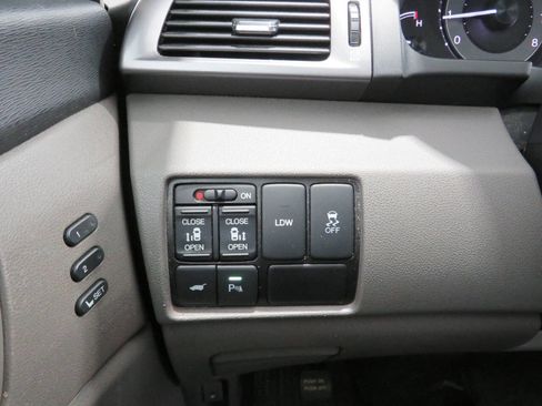 Used 2014 Honda Odyssey Touring Elite image 22