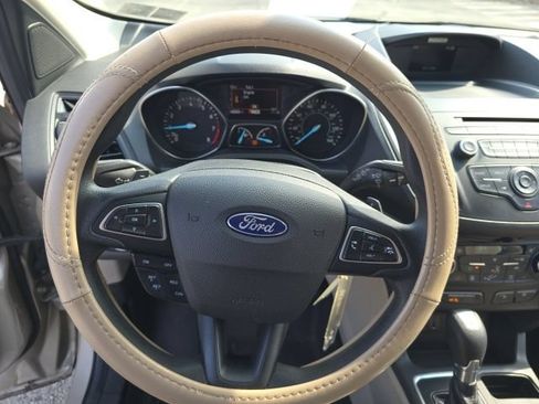 Used 2017 Ford Escape SE w/ SE Cold Weather Package AWD/4WD image 11