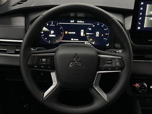 New 2025 Mitsubishi Outlander SE image 14