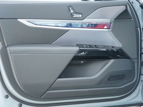 New 2026 BMW 740i w/ Premium Package RWD image 9