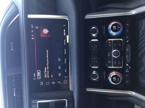 Used 2024 GMC Yukon Denali w/ Advanced Technology Package AWD/4WD image 26