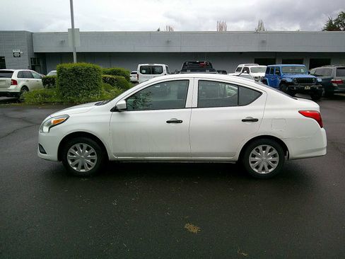 Used 2017 Nissan Versa S FWD image 2