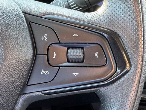Certified 2025 Chevrolet Trax LT FWD image 18