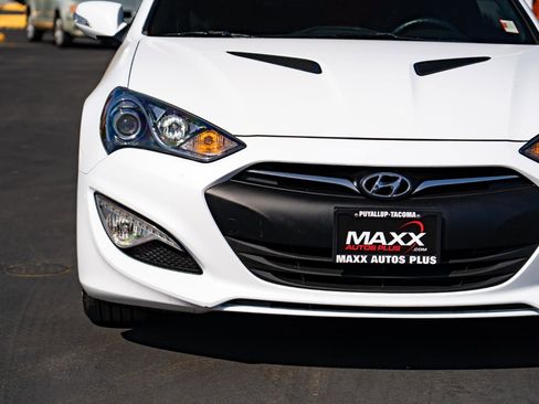 Used 2016 Hyundai Genesis Coupe 3.8 RWD image 4