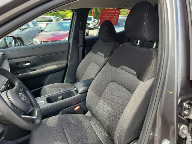 Certified 2025 Nissan Kicks SV FWD image 18
