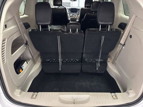 Used 2024 Chrysler Pacifica Touring-L image 20