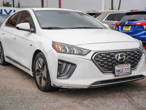 Used 2020 Hyundai Ioniq SEL image 3