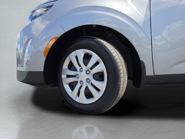 Used 2025 Kia Soul LX FWD image 40