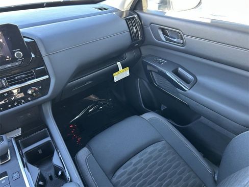New 2025 Nissan Pathfinder SV image 19