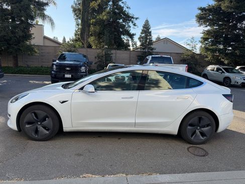 Used 2019 Tesla Model 3 image 2