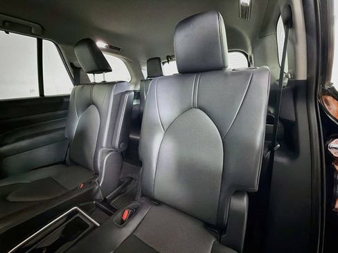 Used 2025 Toyota Grand Highlander AWD image 18