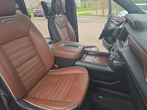 Certified 2023 GMC Yukon XL Denali Ultimate AWD/4WD image 10