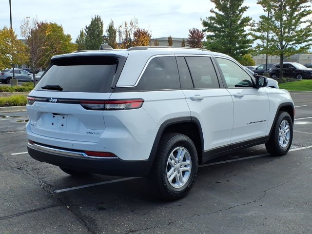 Used 2023 Jeep Grand Cherokee Laredo AWD/4WD image 4