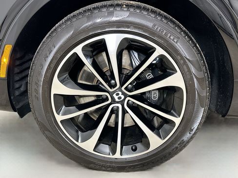 Used 2022 Bentley Bentayga AWD/4WD image 49