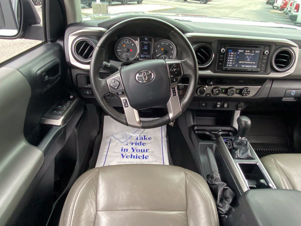 Used 2018 Toyota Tacoma SR5 AWD/4WD image 9