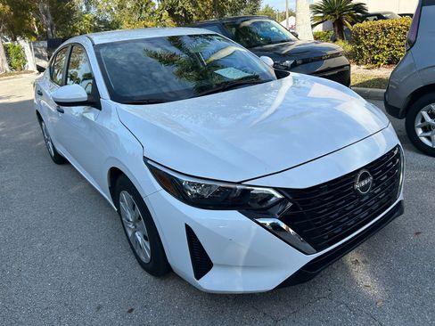 Used 2025 Nissan Sentra S image 18