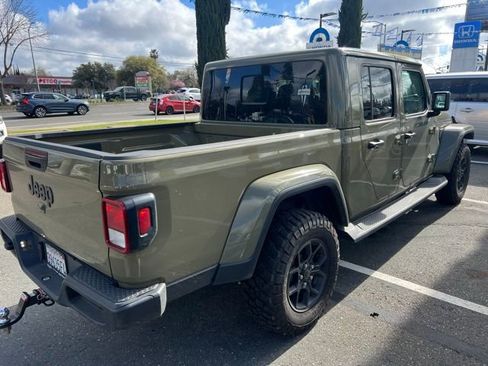 Used 2025 Jeep Gladiator Sport image 8