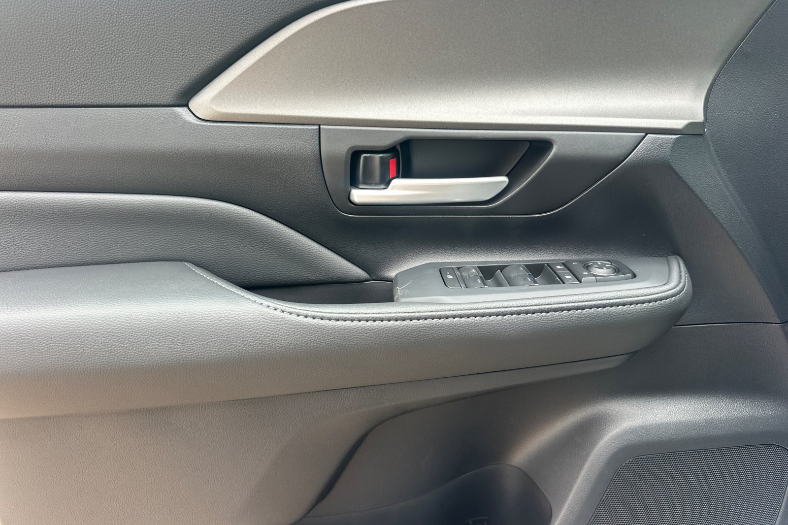 New 2026 Toyota Grand Highlander XLE FWD image 11
