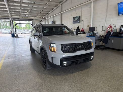 Used 2024 Kia Telluride SX Prestige X-Line AWD/4WD image 2