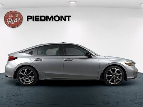 Used 2025 Honda Civic Sport Touring image 4