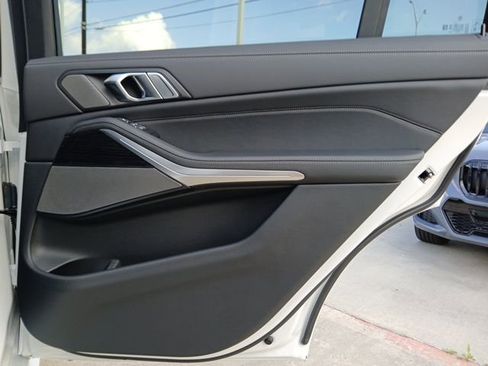 New 2026 BMW X7 M60i image 11