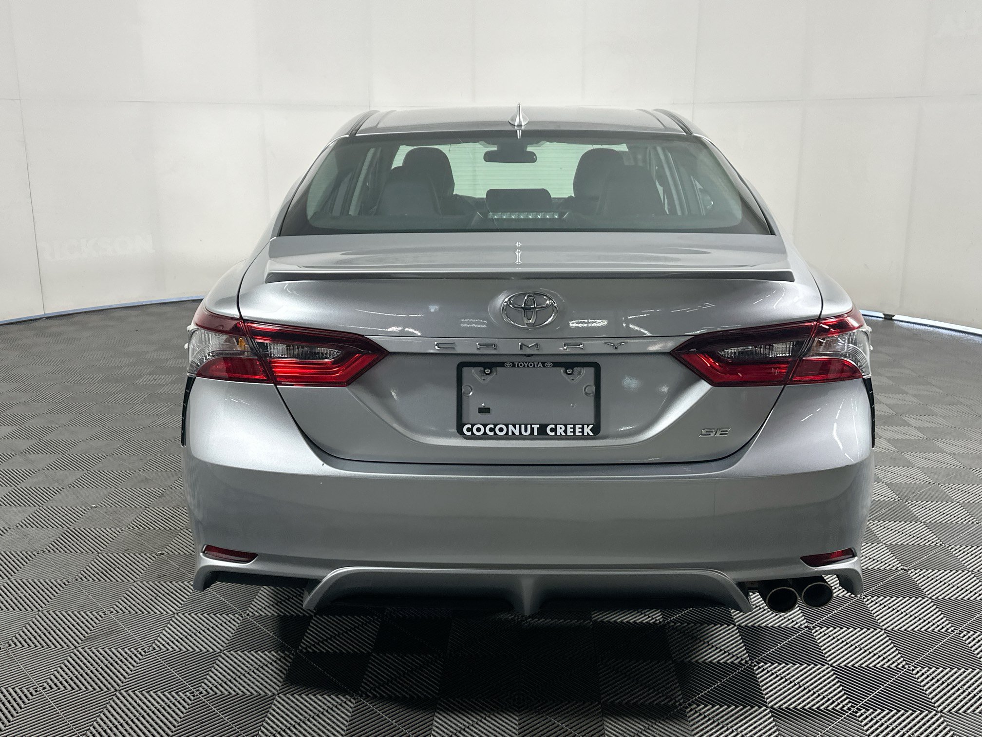Used 2024 Toyota Camry SE FWD image 4