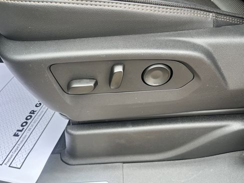 Used 2025 Chevrolet Tahoe High Country image 10