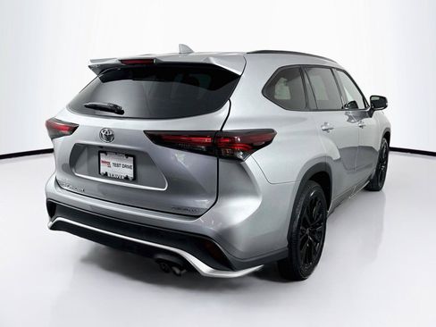 Certified 2025 Toyota Highlander XSE AWD/4WD image 2