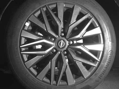 Used 2025 Nissan Altima 2.5 SV FWD image 12