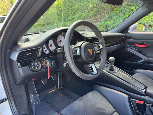 Used 2019 Porsche 911 Carrera image 33
