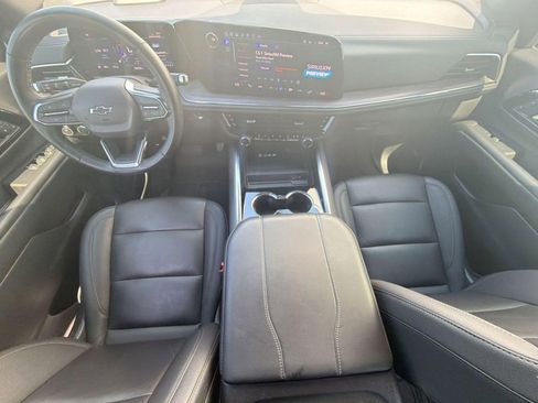 Used 2025 Chevrolet Tahoe Z71 w/ Comfort Package AWD/4WD image 14