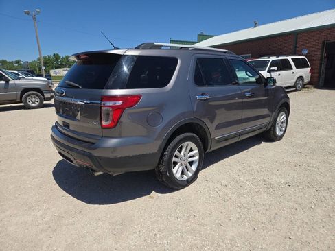 Used 2012 Ford Explorer XLT AWD/4WD image 3