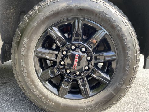 Used 2024 GMC Sierra 2500 AT4 w/ Technology Package AWD/4WD image 50