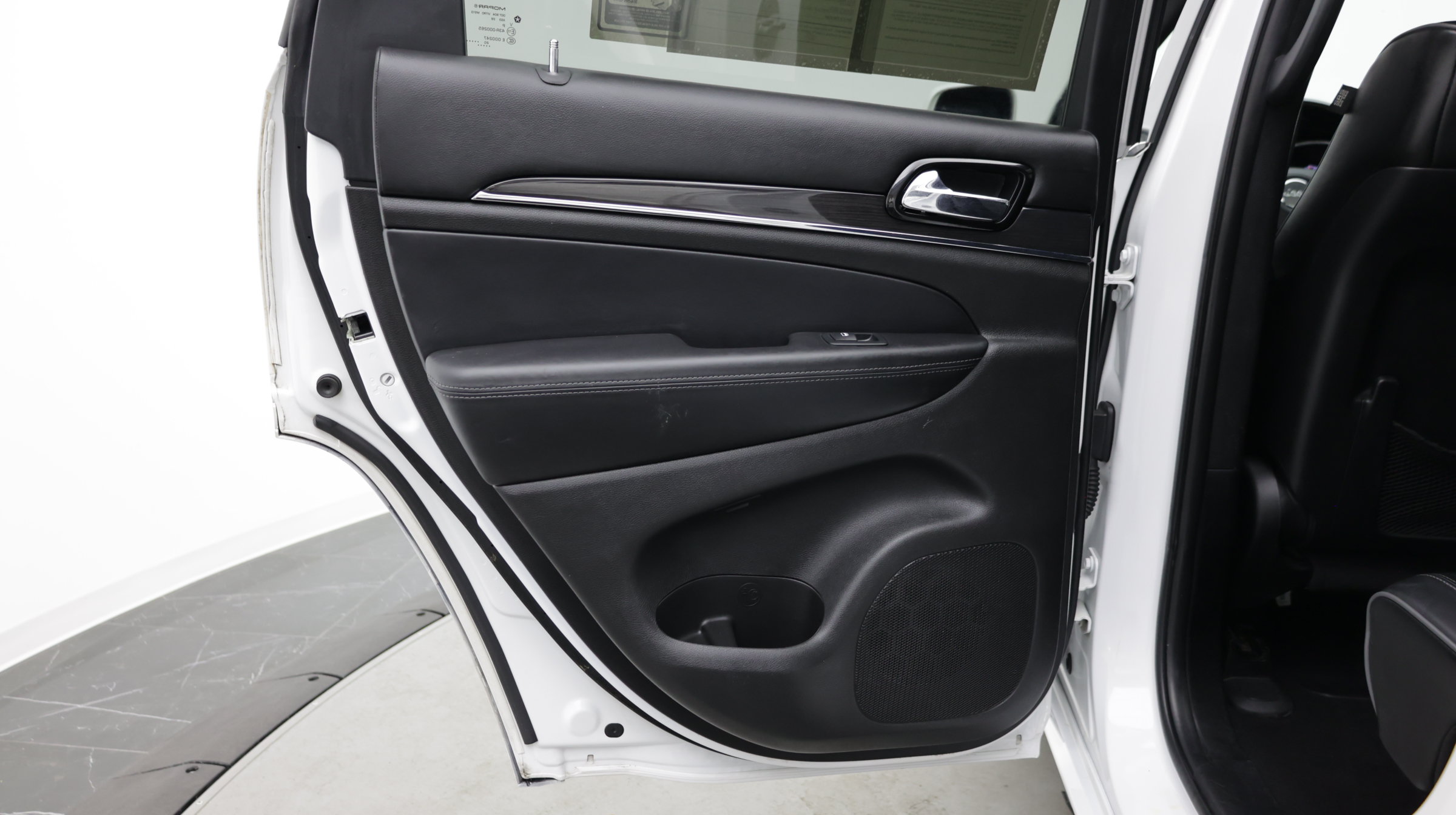 Used 2020 Jeep Grand Cherokee Overland RWD image 28