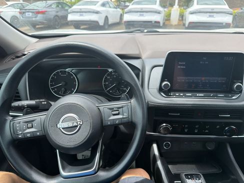 Used 2023 Nissan Rogue S FWD image 8