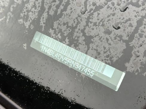 Used 2024 Nissan Altima 2.5 SV image 3