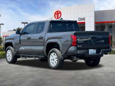 Used 2025 Toyota Tacoma SR5 AWD/4WD image 6