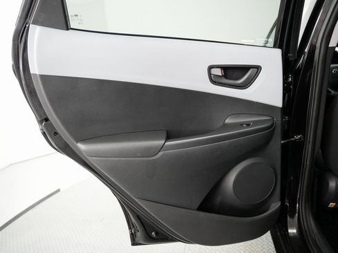 Used 2018 Hyundai Kona SEL image 34