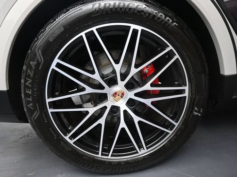 Used 2025 Porsche Cayenne S AWD/4WD image 40