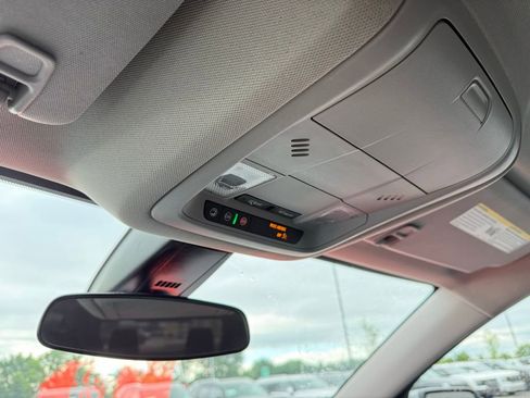 Used 2023 GMC Acadia SLE FWD image 19
