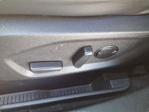 Used 2023 Ford Edge SEL image 11