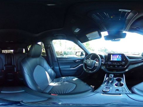 Used 2025 Toyota Highlander XSE AWD/4WD image 43
