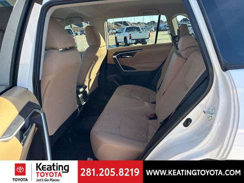 Used 2021 Toyota RAV4 XLE image 19