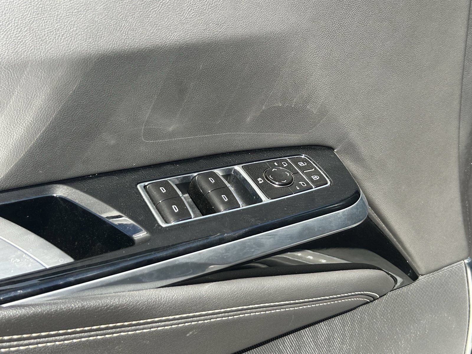 Certified 2025 Cadillac Escalade ESV Premium Luxury w/ LPO, Floor Liner Package AWD/4WD image 28