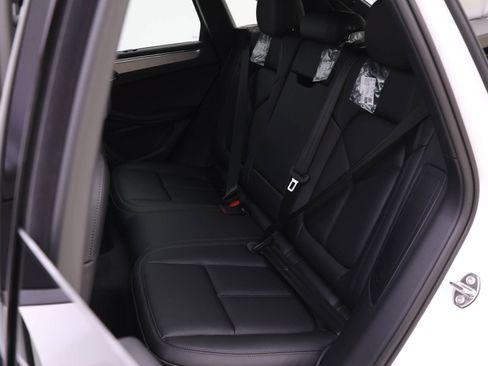 Used 2026 Porsche Macan AWD/4WD image 18