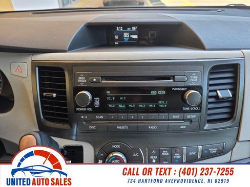 Used 2011 Toyota Sienna XLE FWD image 17